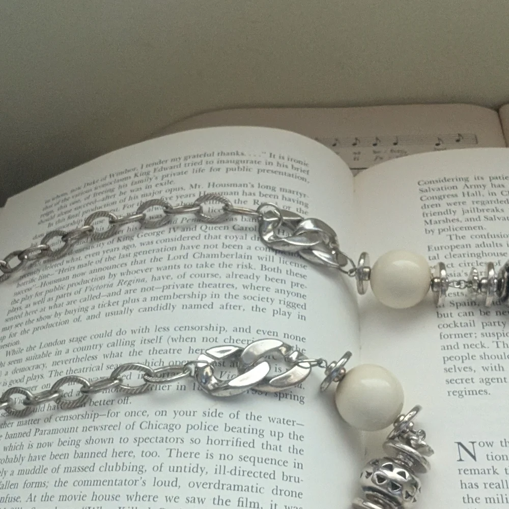 Elegant Silver and Cream Necklace - Picture 7 of 11